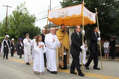 holy thursday eucharistic procession